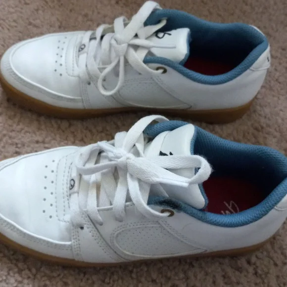 eS skate shoes size 5.5 - Picture 2 of 6